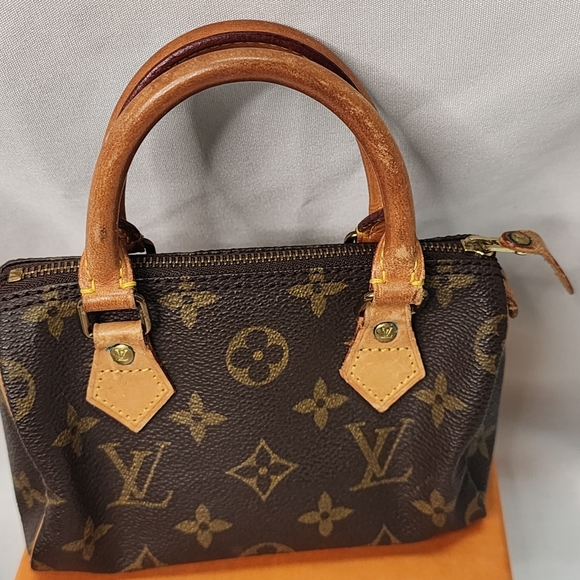 LV Monogram Vintage Nano with Strap - Picture 2 of 14